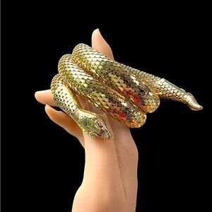 1970’s Whiting & Davis Triple Coil Gold Mesh Serpent Bracelet (t60)